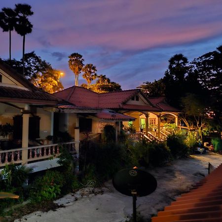 Rustic Apartment At Yanui Beach Phuket Exterior photo